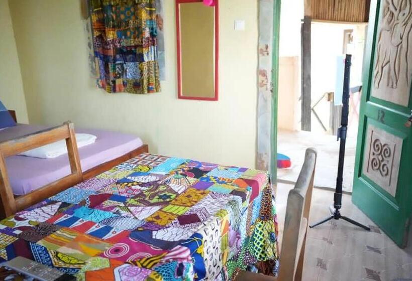 اتاق لوکس با چشم‌انداز دریا, Akomapa Village