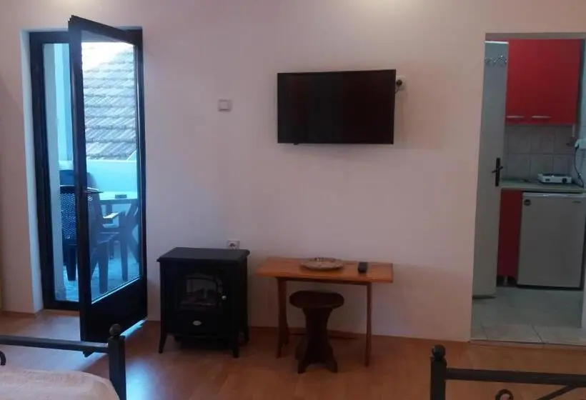 استودیوی لوکس, Guest House Stankovic