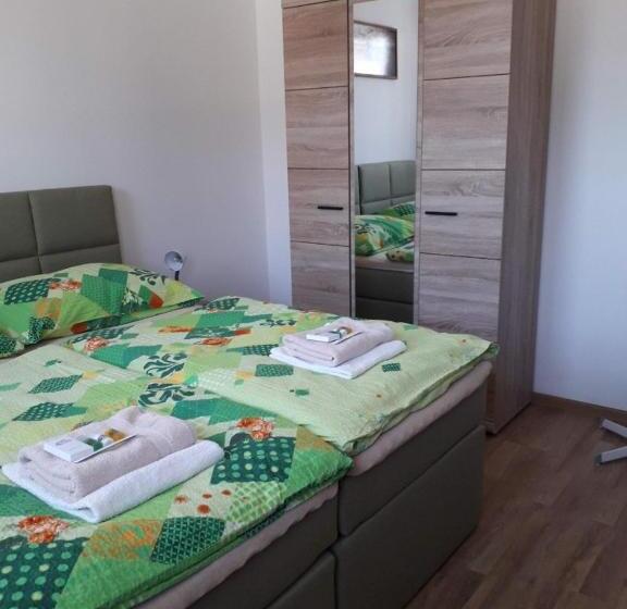 スタンダード４人部屋, Penzion Na Hrazi