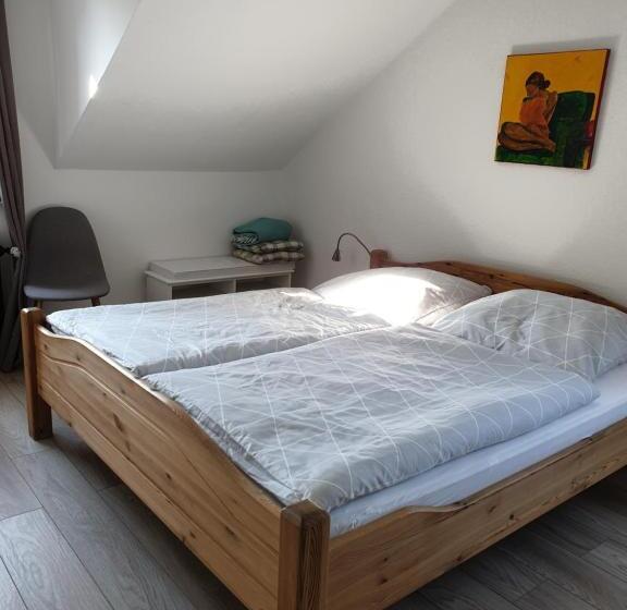 غرفة قياسية مزوَّدة بشُرفة, Eifelblümchen