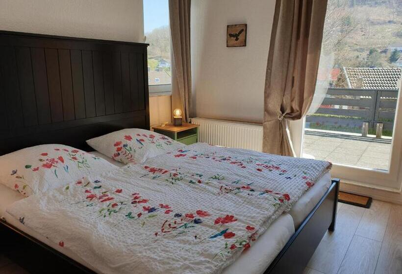 غرفة قياسية مزوَّدة بشُرفة, Eifelblümchen