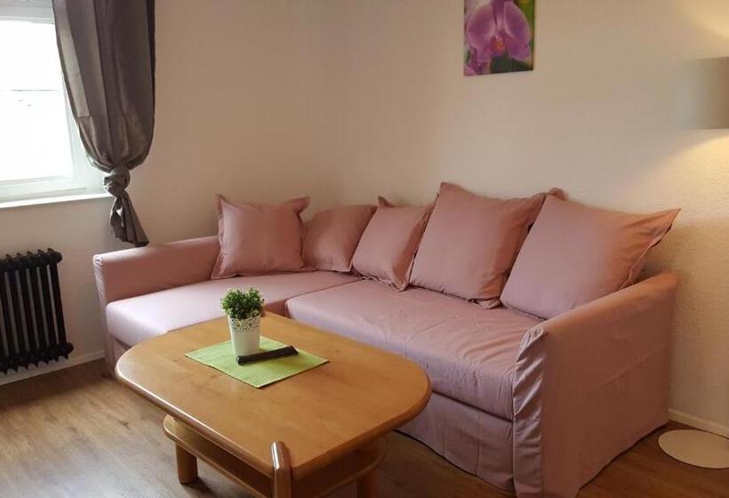 شقة غرفة واحدة, Eifelblümchen