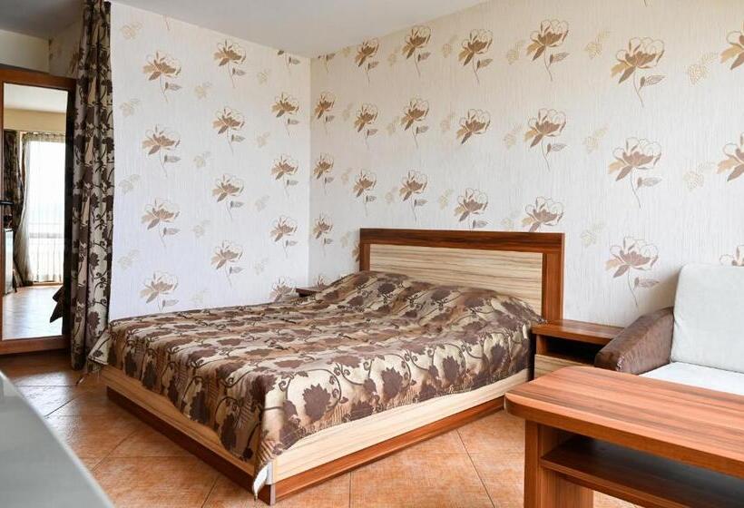 Triple Room Sea View, Complex Chayka Guest House