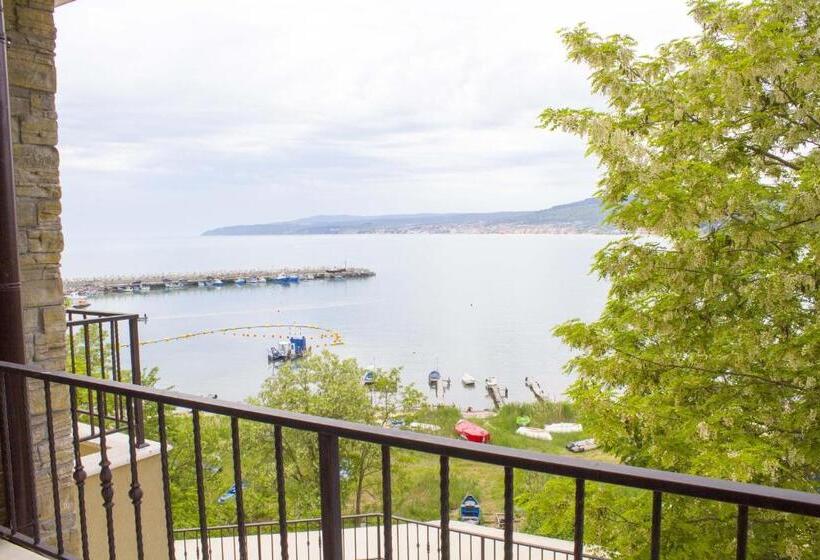 景色の見えるスタンダード4人部屋, Complex Chayka Guest House