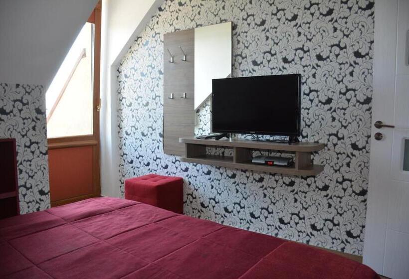 オーシャンビューファミリールーム, Complex Chayka Guest House