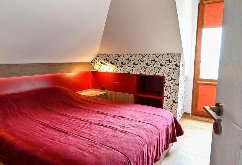 オーシャンビューファミリールーム, Complex Chayka Guest House