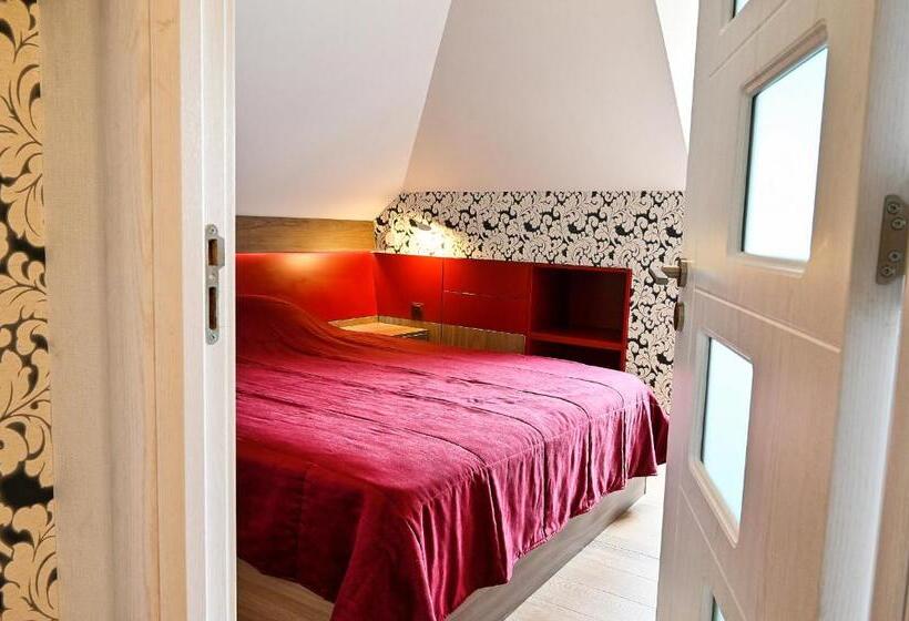 オーシャンビューファミリールーム, Complex Chayka Guest House