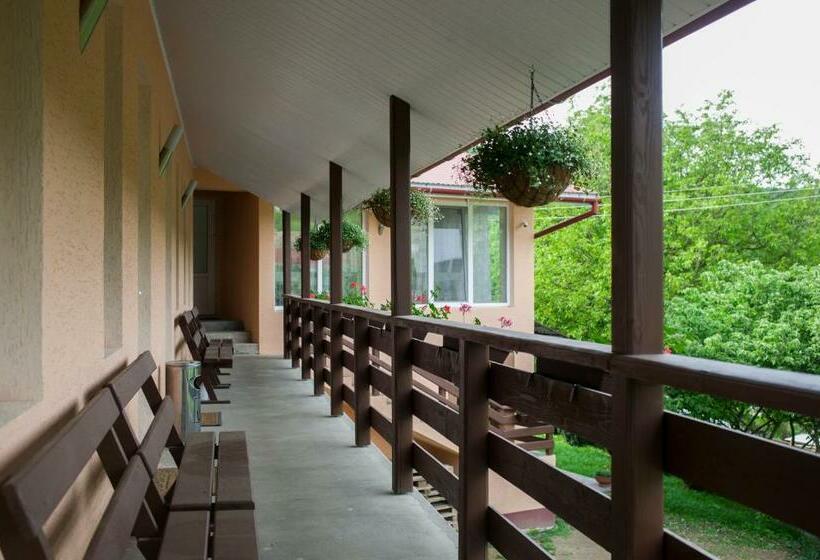 اتاق استاندارد چهار تخته, U Eli