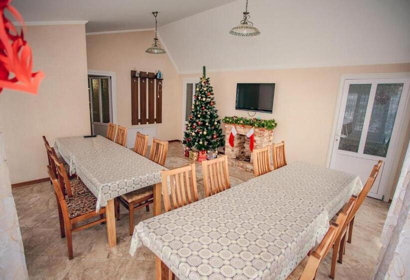 اتاق استاندارد چهار تخته, U Eli