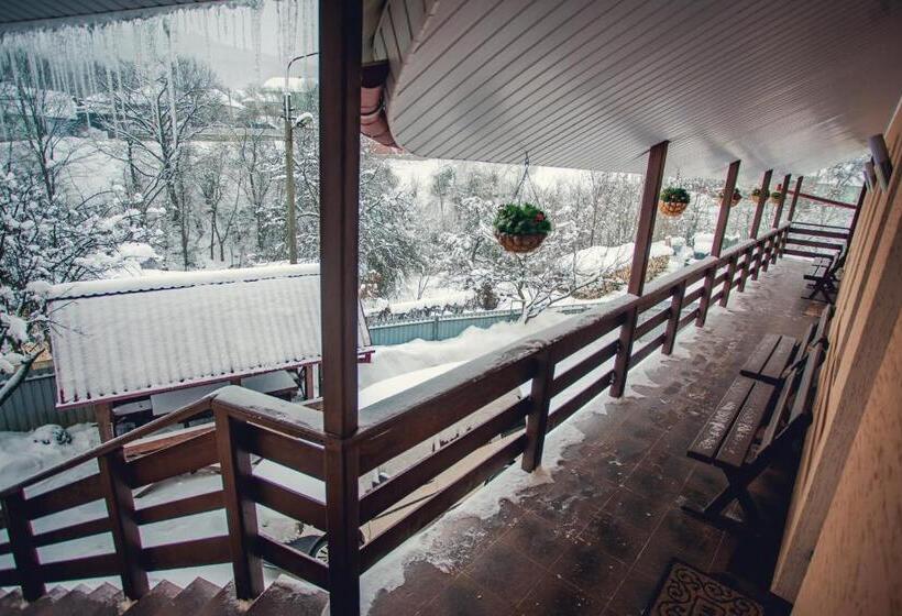 اتاق استاندارد چهار تخته, U Eli