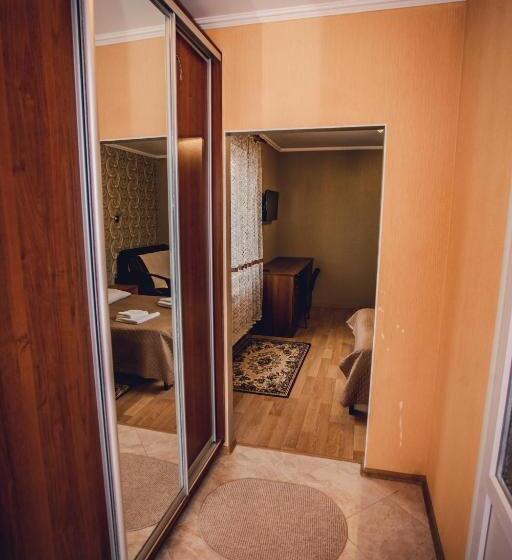 اتاق استاندارد چهار تخته, U Eli