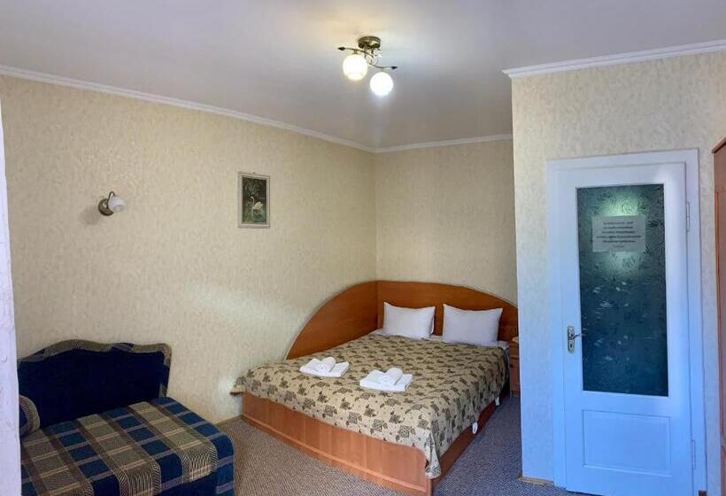 اتاق استاندارد سه نفره, U Eli