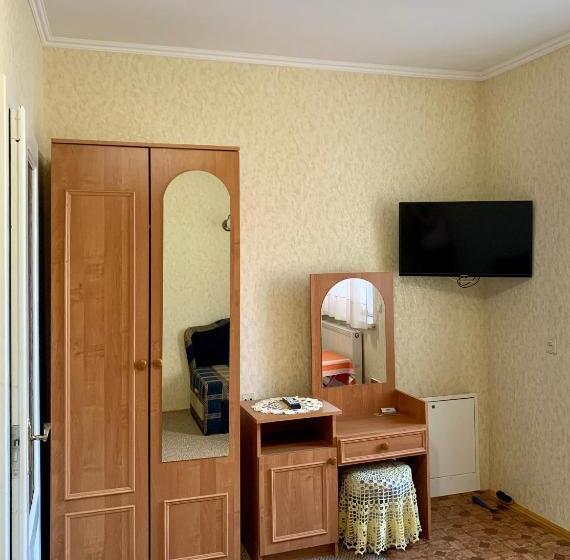 اتاق استاندارد سه نفره, U Eli