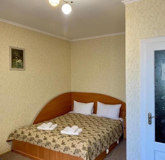 اتاق استاندارد سه نفره, U Eli