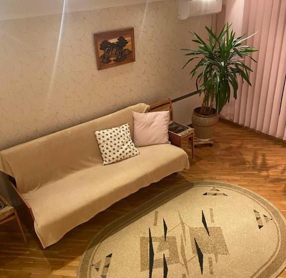 آپارتمان 1 خوابه همکف, U Eli