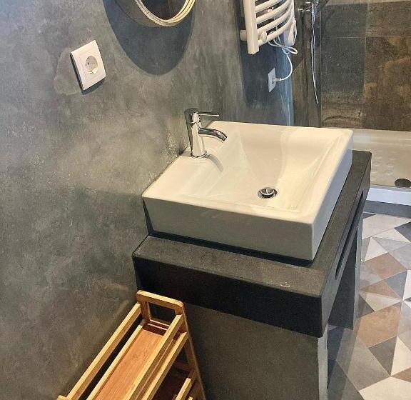 اتاق استاندارد, The Globetrotter's Inn