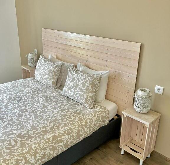 اتاق استاندارد با بالکن و چشمانداز دریا, The Globetrotter's Inn