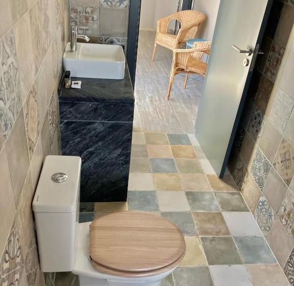 اتاق سوپریور با چشمانداز دریا, The Globetrotter's Inn