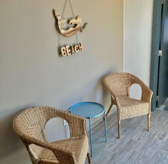 اتاق سوپریور با چشمانداز دریا, The Globetrotter's Inn