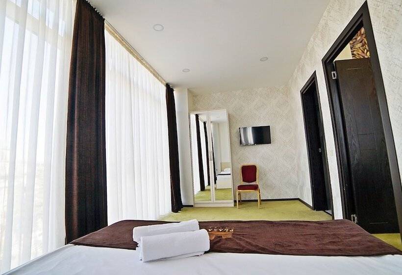 سوییت جونیور, Mardi Plaza