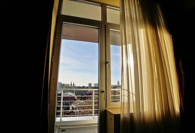 اتاق کلاسیک سه تخته, Mardi Plaza