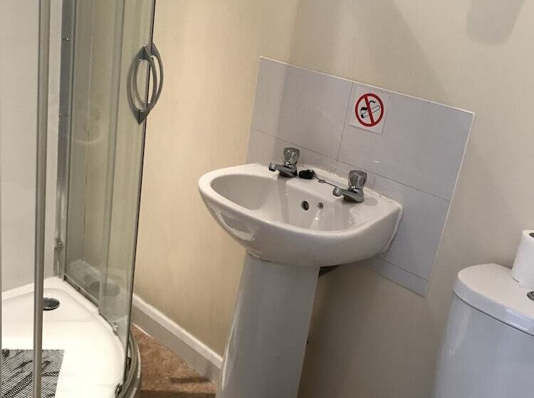 标准单人间, Black Bull Inn