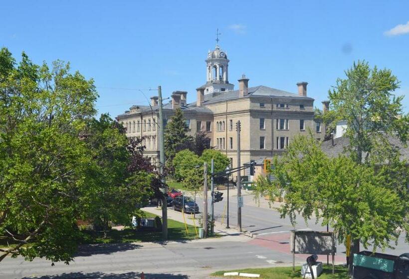 جناح مطل على البحيرة, The King George Inn