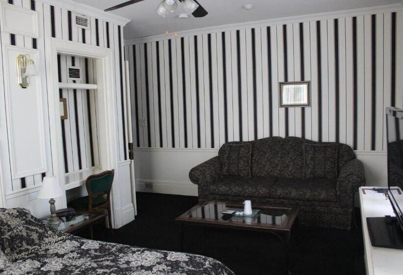 جناح مطل على البحيرة, The King George Inn