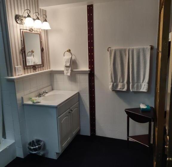 غرفة قياسية ثلاثية, The King George Inn