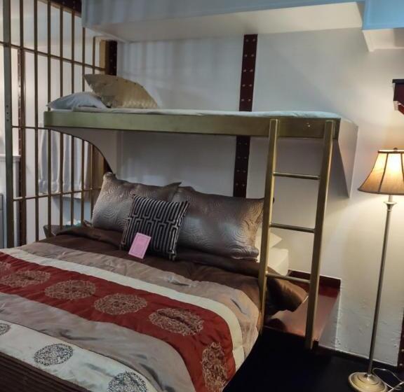 غرفة قياسية ثلاثية, The King George Inn