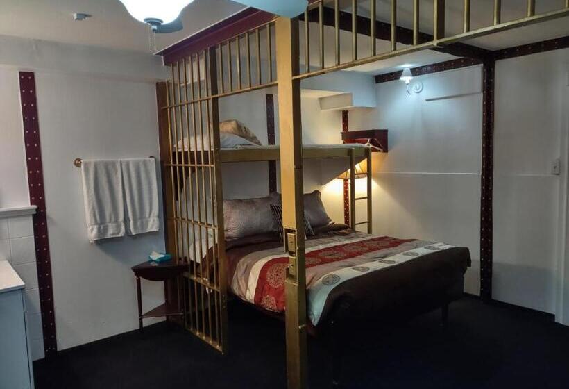 غرفة قياسية ثلاثية, The King George Inn