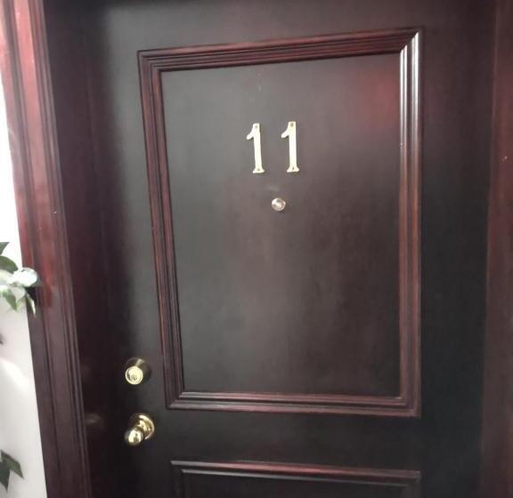 غرفة كلاسيكية رباعية, The King George Inn