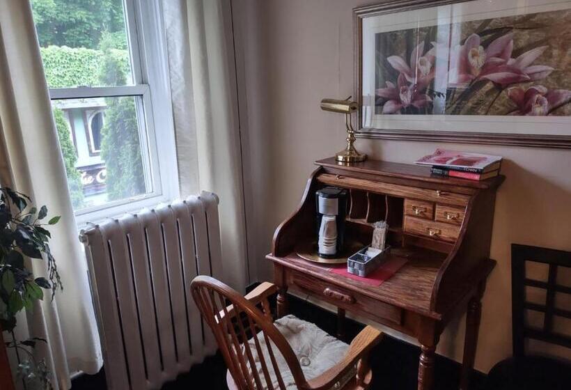 غرفة كلاسيكية رباعية, The King George Inn