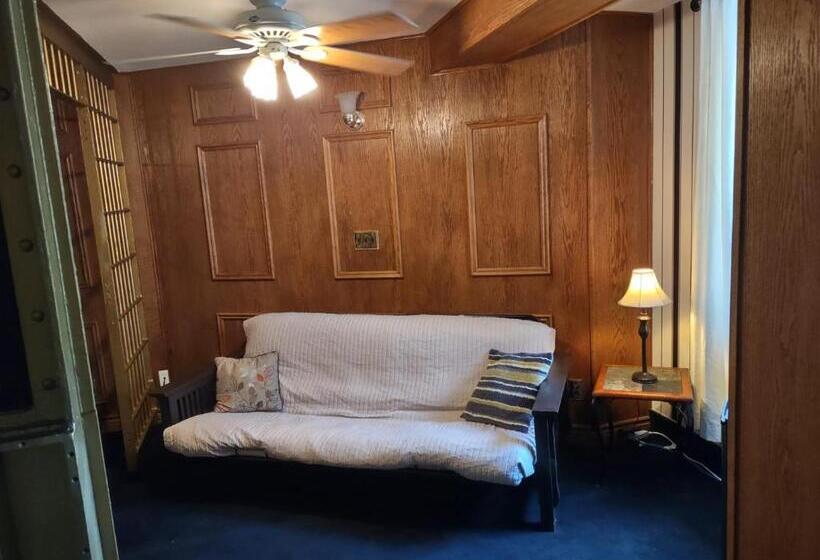 غرفة كلاسيكية رباعية, The King George Inn