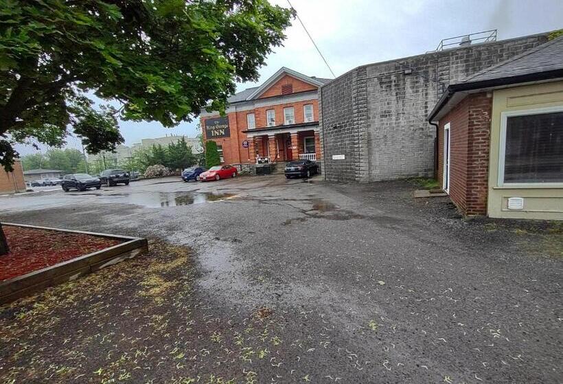 منزل غرفة نوم واحدة, The King George Inn