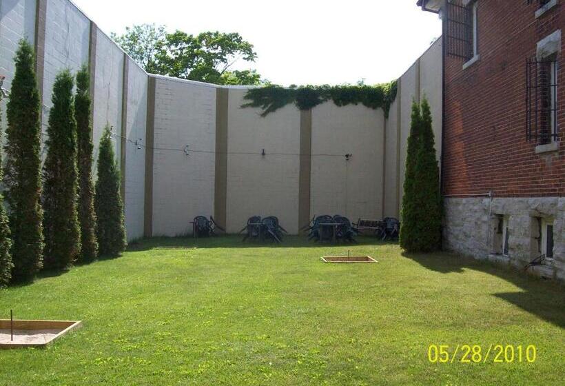 غرفة سوبيريور ثلاثية, The King George Inn