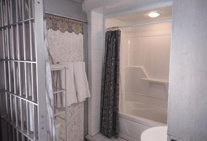 غرفة سوبيريور ثلاثية, The King George Inn