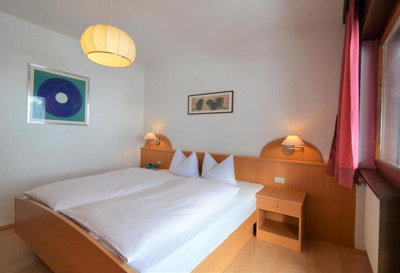 带1个卧室的带阳台的公寓, Residence Albierch