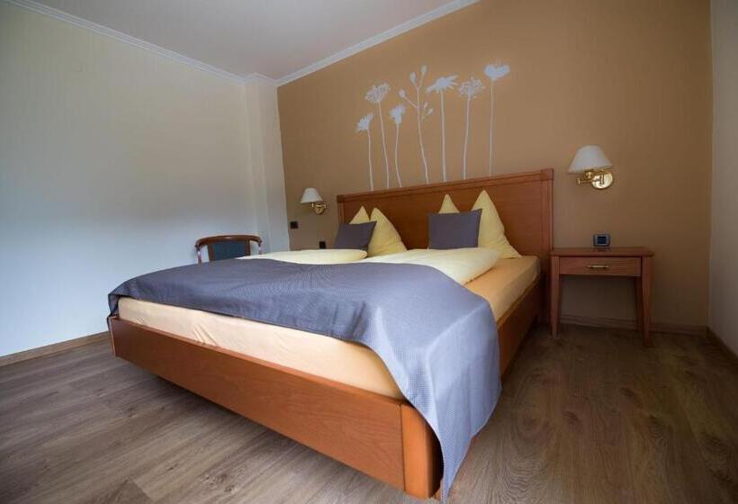 דירת חדר, Residence Martha