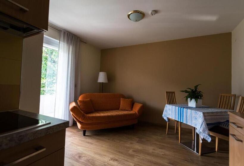 דירת חדר, Residence Martha