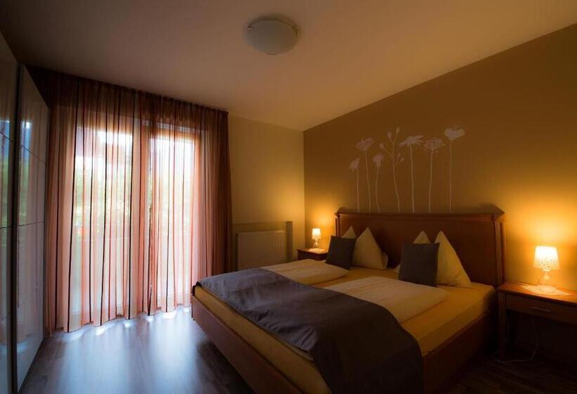 דירת שני חדרים, Residence Martha