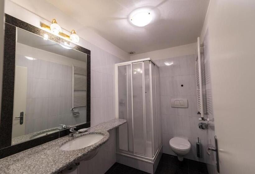 דירת חדר, Residence Martha