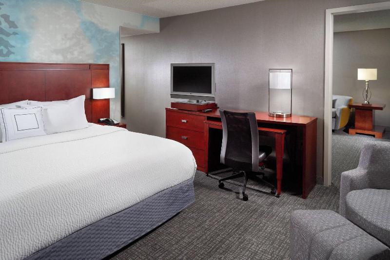 غرفة قياسية سرير كينج, Courtyard By Marriott Atlanta Buckhead