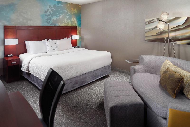 חדר סטנדרט עם מיטת קינג, Courtyard By Marriott Atlanta Buckhead