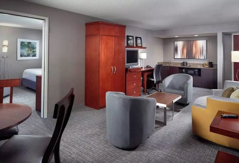 سوییت اجرایی, Courtyard By Marriott Atlanta Buckhead