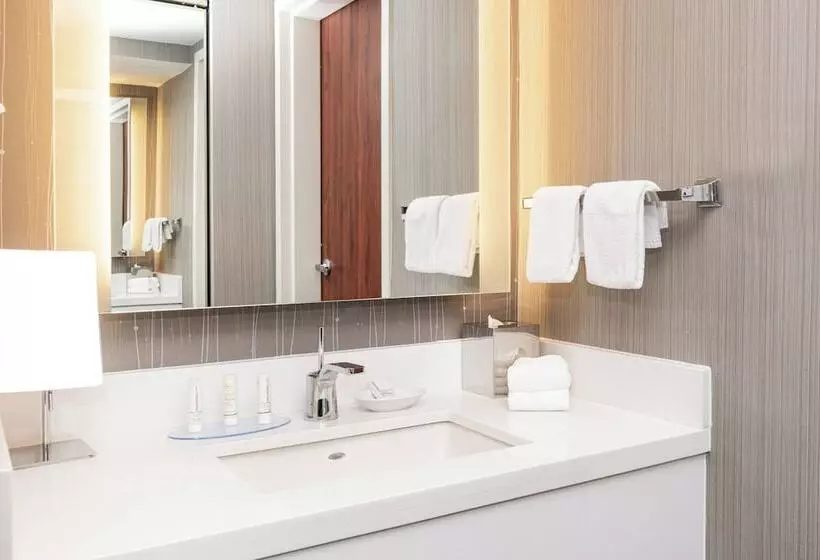 ２ダブルベッドのスタンダードルーム, Courtyard By Marriott Bloomington
