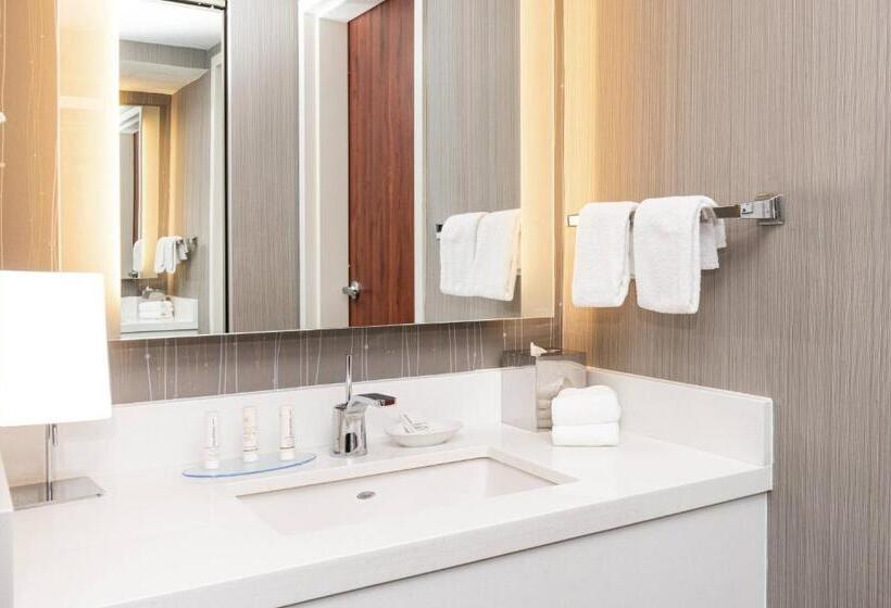 クイーンサイズベッドのスタンダードルーム, Courtyard By Marriott Bloomington