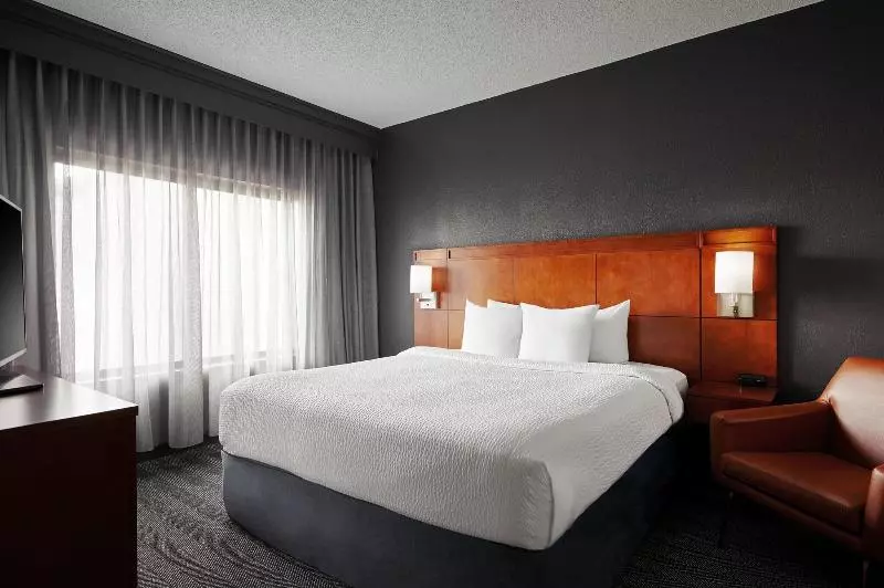 سوئیت با تخت بزرگ, Courtyard By Marriott St. Louis Downtown West