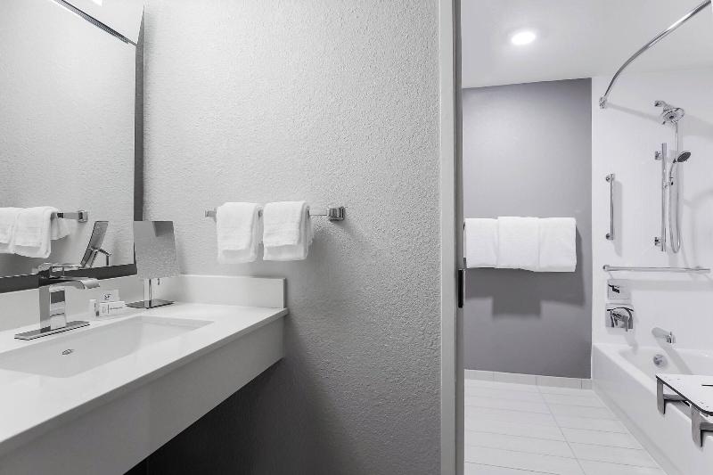 غرفة قياسية سرير كينج, Courtyard Tampa Brandon