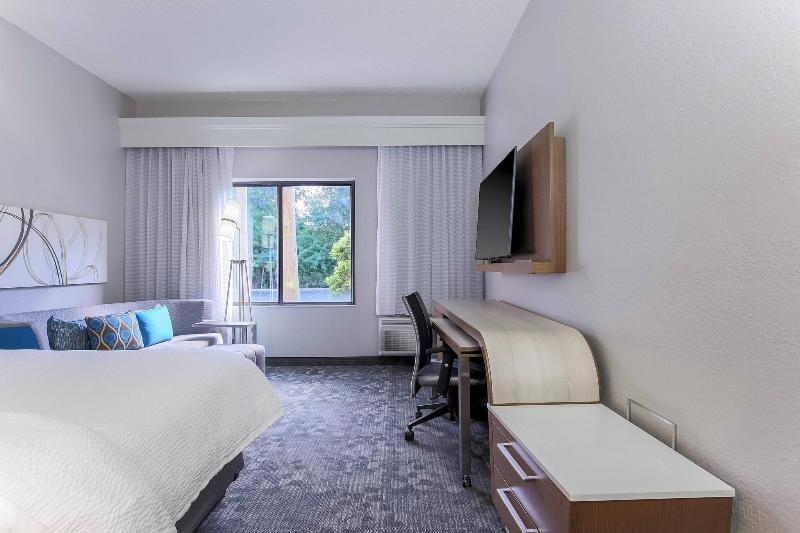 חדר סטנדרט עם מיטת קינג, Courtyard Tampa Brandon